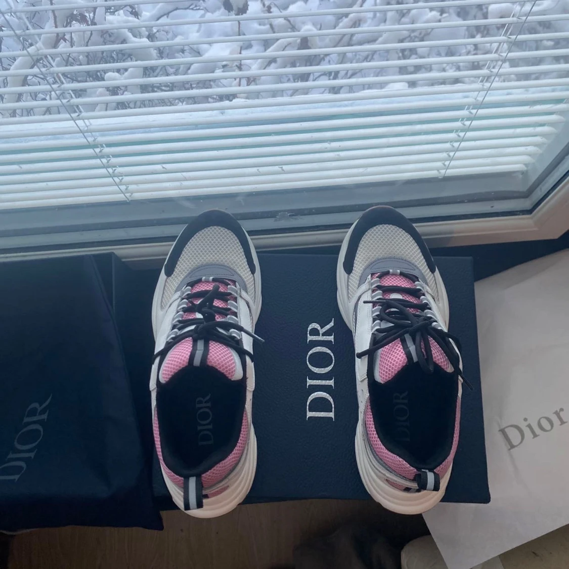 sneakers i vitt och rosa - 91