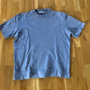 T-Shirt Zara - Pastell färgad t-shirt från Zara. Storlek S och något oversized. 