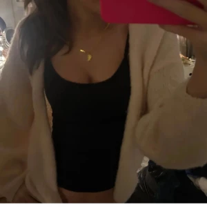 Beige kofta från lindex  - Mysig beige stickad kofta.  Kommer tyvärr inte till någon användning men super fin💞💞M-L