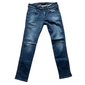 REPLAY ANBASS HYPERFLEX  - Snygga blå jeans från Replay anbass hyperflex jeans - slim fit passform - storlek W30/L30 - ny pris runt 1800kr kontakta för fler frågor eller funderingar!