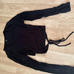 Tröja S - Använd fåtal gånger! Snörning i bak.