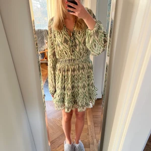 Grön klänning - Skitsnygg klänning från Zara perfekt för sommaren❤️passar mig som brukar ha S