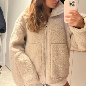 Teddy jacka !❤️ - Sp grym teddy jacka storlek Xs! Nyskick och den är slutsåld på hemsidan☺️Kontakta vid frågor!