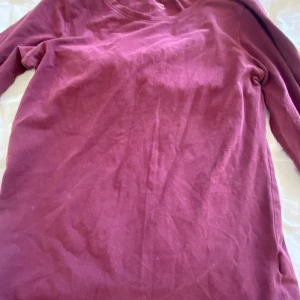 Fin långärmad tröja💞 - As fin vinröd långärmad tröja från cubus. Storleken är 158/164 men sitter som xs/s.💖