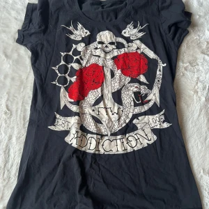 Tröja med tryck - Köpt secondhand  Figursydd  Stl är xl men sitter som xs/s