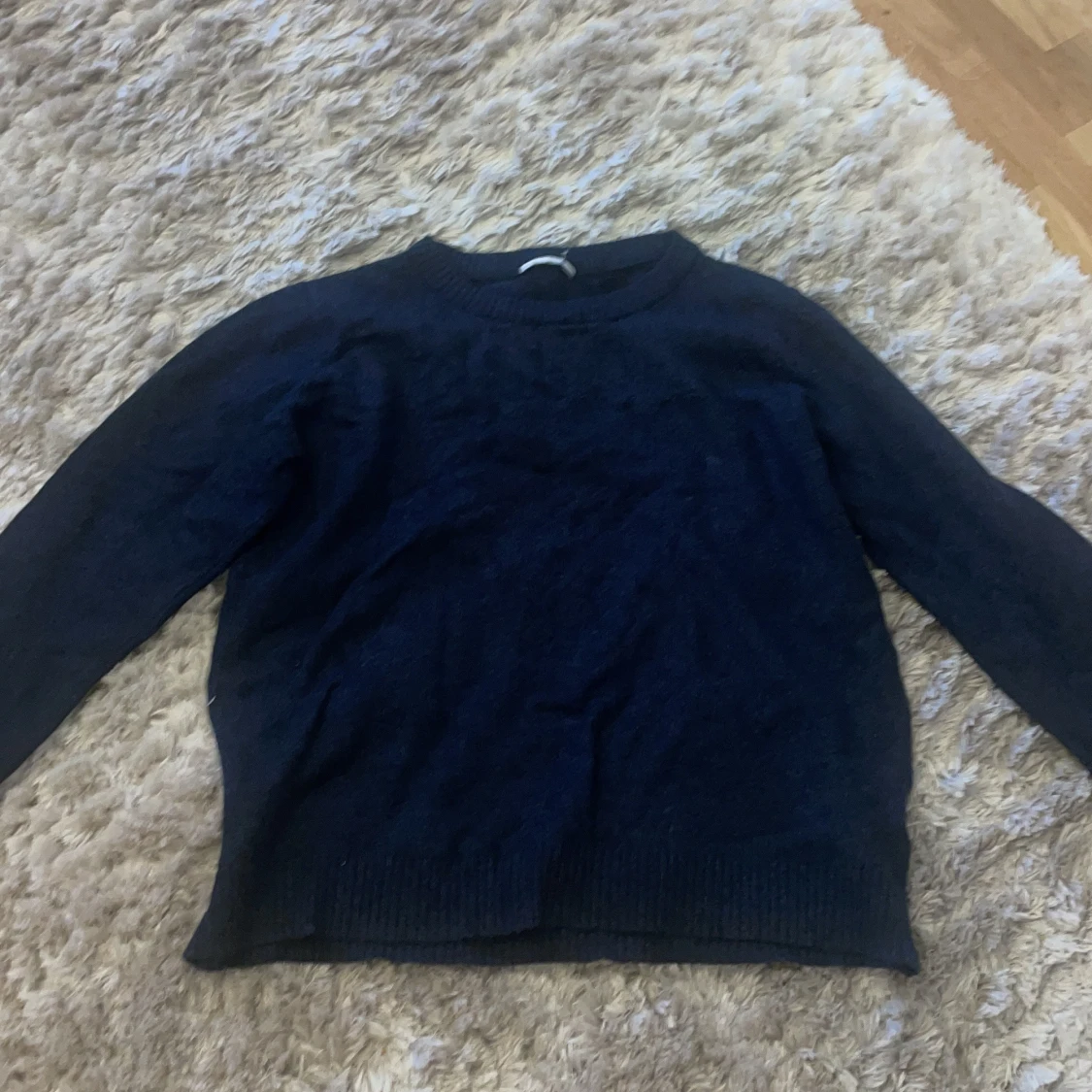 Mörkblå stickad tröja