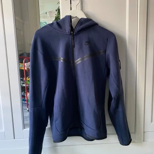 Nike tech fleece strl S - Nike tech fleece blå  Storlek S 