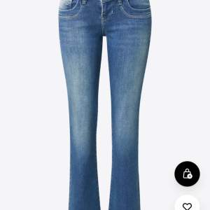 Säljer mina jätte fina ljusblå ltb jeans i valerie modellen! Jätte bra skick och nypris är 915 kr. Köpta på about you, säljer för kommer inte till användning längre