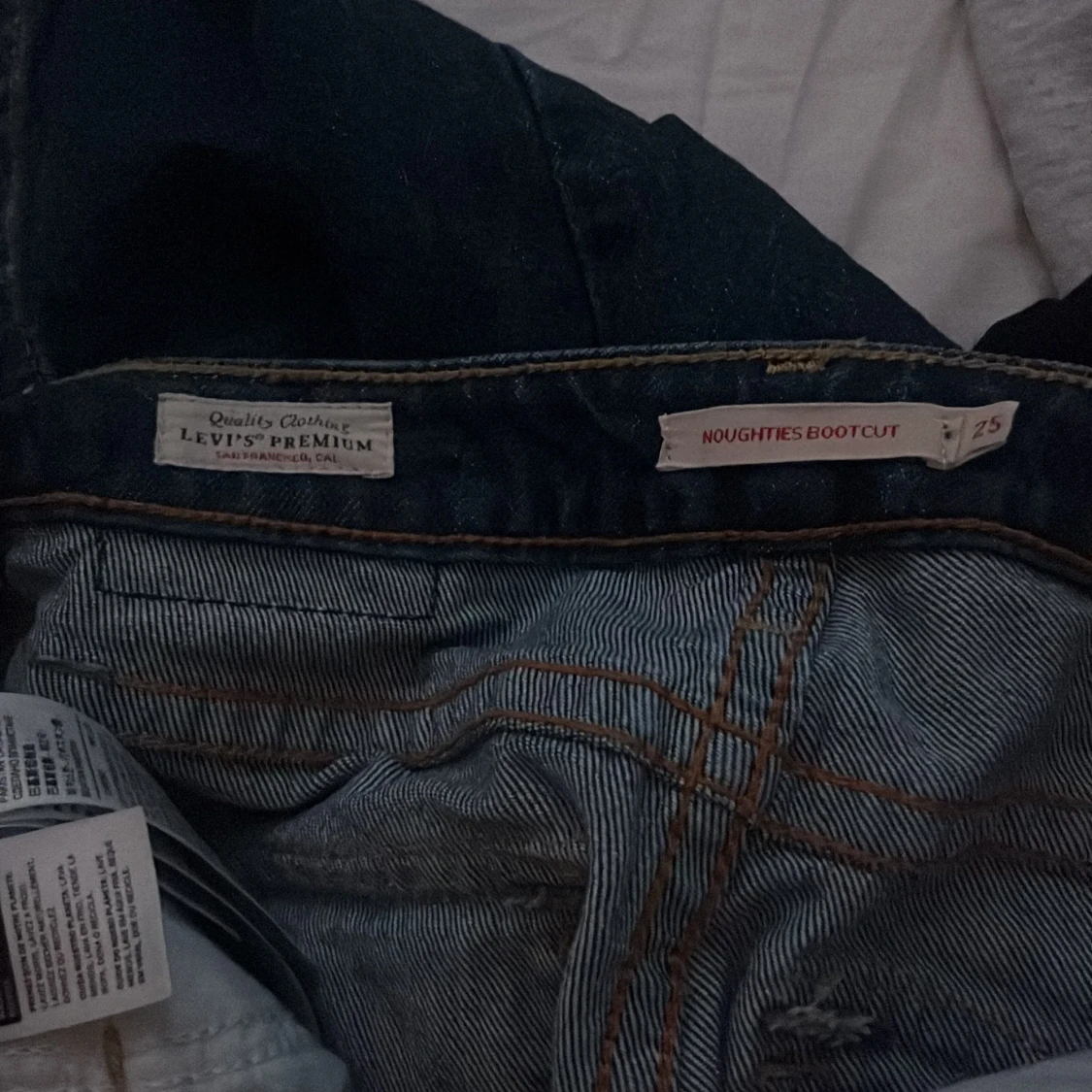 LÅGMIDJADE JEANS MED FICKOR!! - 92