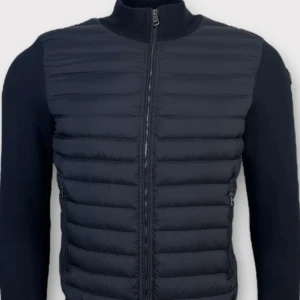 MONCLER TRICOT DOWN CARDIGAN - Säljer två stycken MONCLER TRICOT DOWN CARDIGAN, en i storlek M och en i S. De är i befintligt skick. Säljer de styck för 6000kr, pris kan absolut diskuteras. Snabb affär prioriteras. 