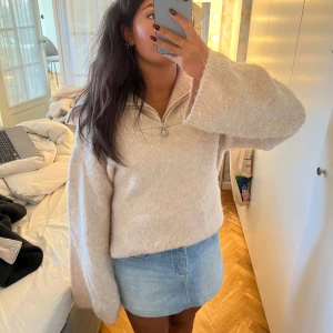 Stickad tröja  - Stickad tröja från stockh Lm. Jätte fin och super gosig. Använd fåtal gånger. 