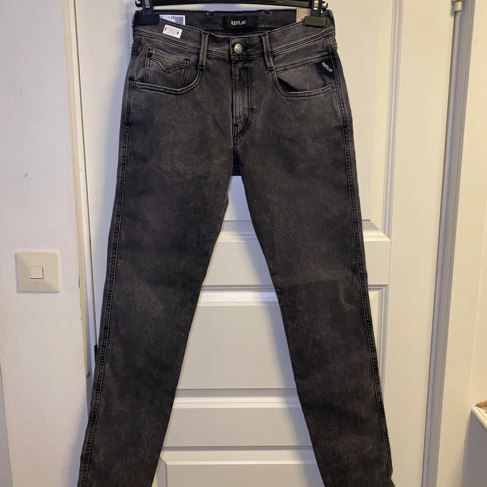 Riktigt schyssta replay anbass jeans, storlek W29 L 32. Helt nya och säljer för endast 599 nypris ca 1500. Hör av er vid frågor och funderingar!. Jeans & Byxor.