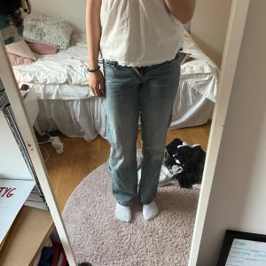 Weekday jeans - Super snygga lågmidjade jeans från weekday som tyvärr är för små för mig! Fråga om ni har frågor ❤️