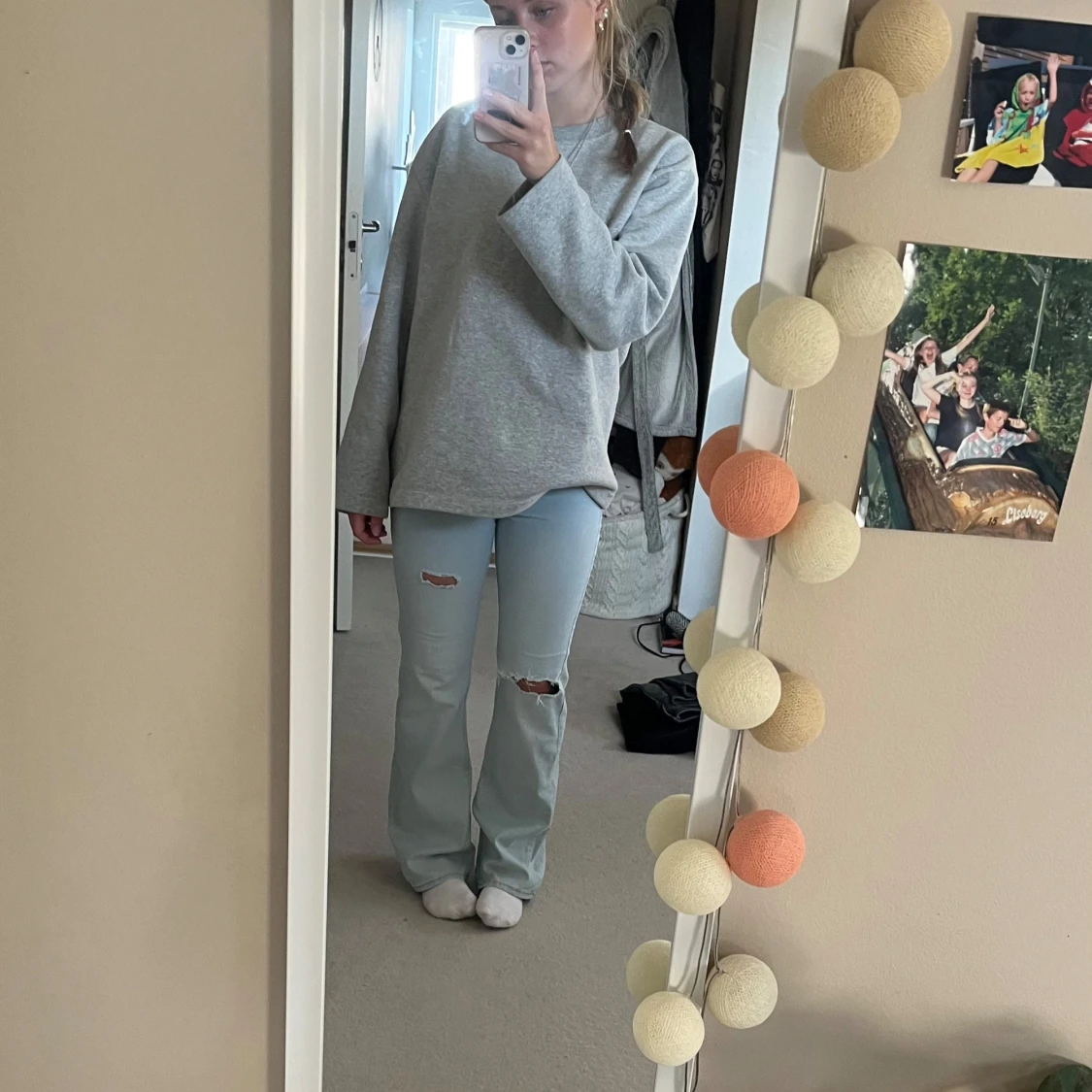 Lågmidjade bootcut jeans me hål💕