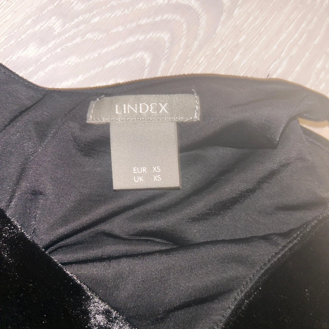 Svart sammetstopp från Lindex - 90