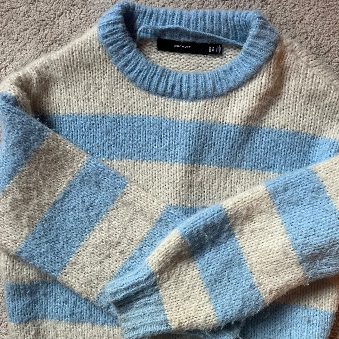 Stickad tröja  - 92