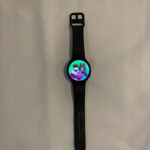 Samsung watch 6 44mm lte - Samsung galaxy 6 klocka. Använd i 2-3 månader. Skick 10-10. A solut inga Skador. Box och laddare följer med. Ny pris 4599 kr. Priset går o diskutera.