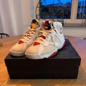 Jordan 7 Hare (Looney Tunes) - Strl 43 - skick 8/10.  Originalbox och kvitto finns.  Säljes pga tappat intresse.
