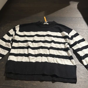Gina Tricot tröja aldrig använd - Aldrig använd  Pris kan diskuteras 