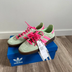 Handball spezial  - Handball Spezial skor från Adidas. Nya med prislapp. Säljer då det ej är min stil.