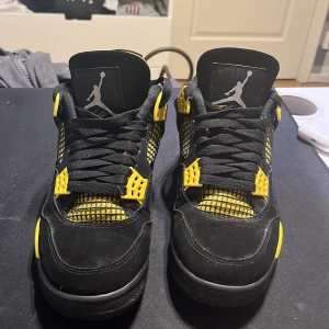 Jordan 4 yellow thunder -  Det är bra skick  