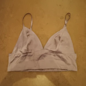 Festlig rosa topp - Snygg rosa topp som är perfekt för fest och klubb! *köparen står för frakt