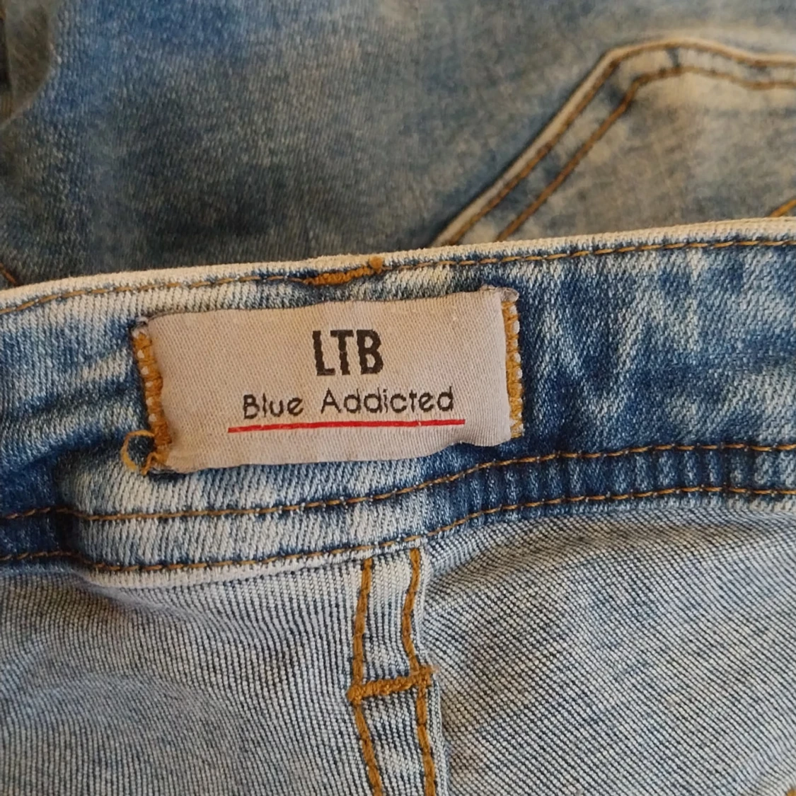 Blå jeans med bootcut - 93