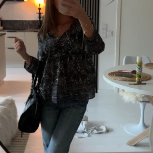 Blus med mönster - En superfin blus med mönster från Odd molly🪵🍂✨