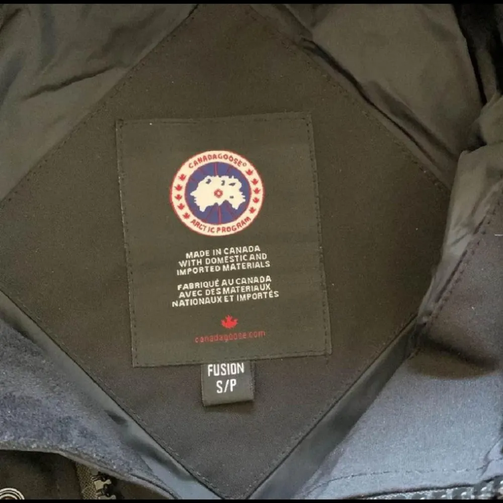 Säljer Canada Goose blacklabel Macmillan, storlek S, använd i 2 år i riktig bra skick.. Jackor.