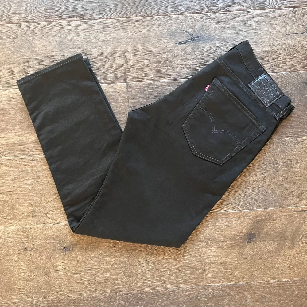 Storlek:W36L32 Nypris:1150kr Pris:449kr Skick:10/10 Färg:Svart. Jeans & Byxor.