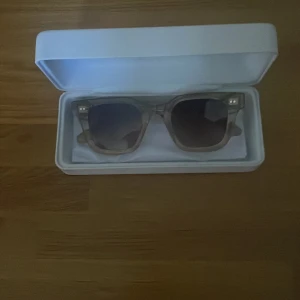 Chimi 04  - Chimi 04 i färgen beige. Använda 1 gång o är i perfekt skick utan några som helst defekter