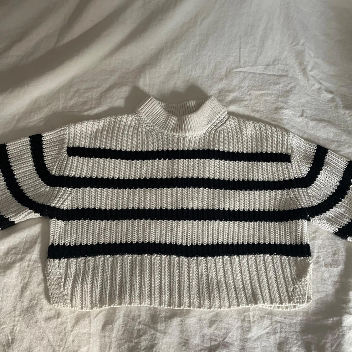 Randig stickad tröja från Gina Tricot