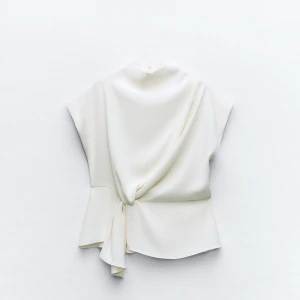 Zara topp  - Jättefin topp från zara! Knappt använd 💕