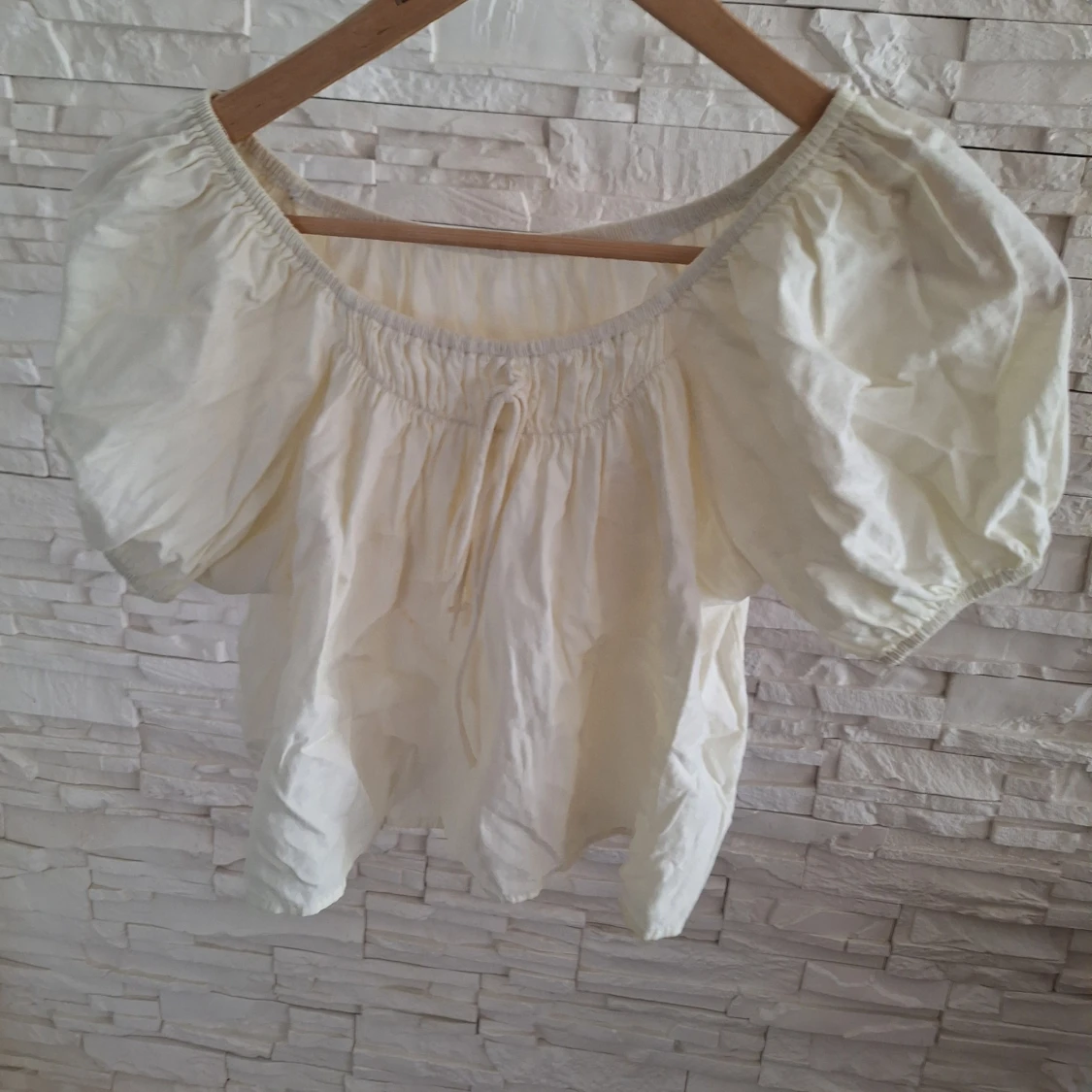 Vit off-shoulder blus - 90