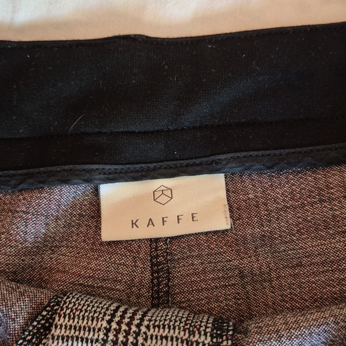 Rutig byxa från Kaffe - 90