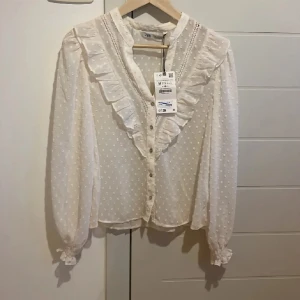 Zara blus - Vit blus nyskick
