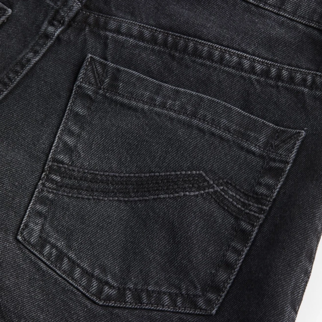 Svarta jeansshorts från H&M - 90