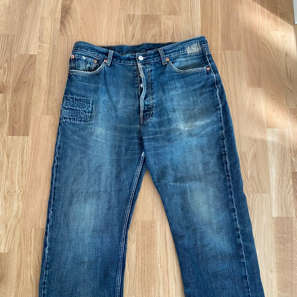 Snygga vintage Levis Jeans 501 i bra skick. storlek 36/34. Jeans & Byxor.