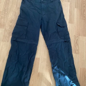 Svarta Cargobyxor - Snygga cargobyxor i storlek M. 
