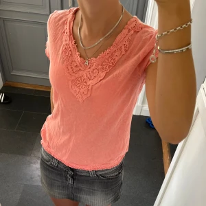 Rosa spetstopp - Rosa topp med spets från Street One i storlek S. Fint skick. Använd gärna köp nu!