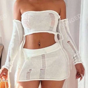 klänning  - använder ej ( möts ädas up❗️ om du vill jag ska frakta så kostar det dubbelt.)