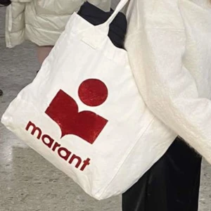 Isabel Marant Tote - Säljer min väska från Isabel Marant då den endast används när jag reser och liknande. 
