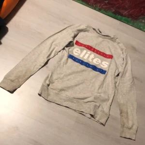Elites hoodie  - Använt 2 3 gånger 
