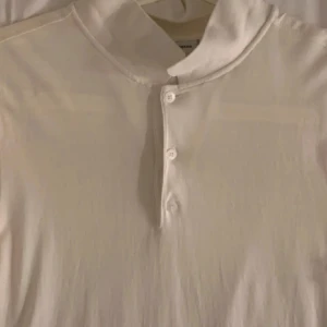 J.Lindeberg  - Nytt fräsch skick  Knappt använt  J.Lindeberg piké  Storlek S