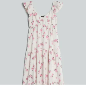 SÖKES - Söker denna klänning från bikbok i storlek XS eller S. 