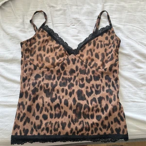 Leopard linne  - Leopard linne från Bikbok som jag tror är slutsåld.