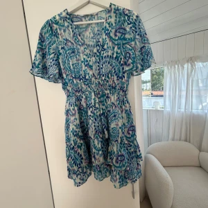 Zara klänning - Mönstrad zara klänning 