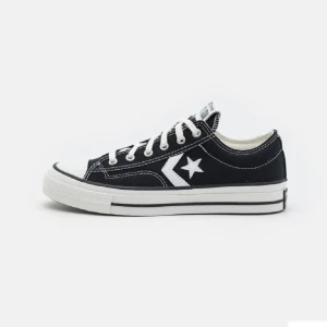 Converce star player 76 - Converse star player 76 Unisex, storlek 38, normala i storleken. Använda men i gott skick! 