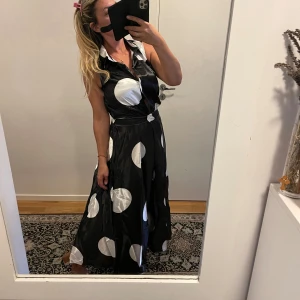 Klänning  - Helt ny  