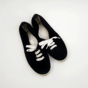 Marinblå skor  - Strlk 37